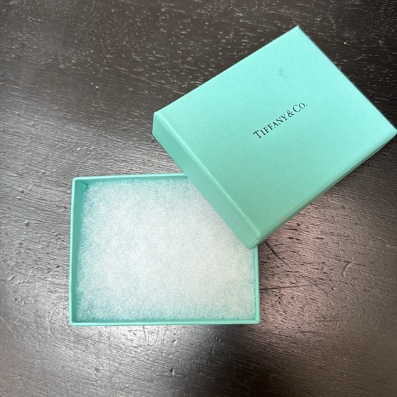 Empty Tiffany gift box - Picture 2 of 3